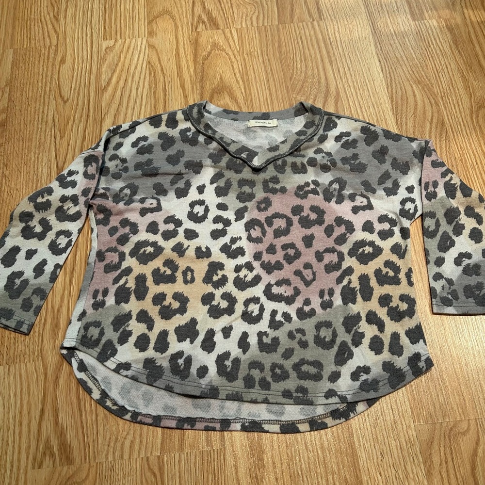 12PM by Mon Ami Girls Leopard Print V-Neck Pullover Top Grey Pink Size M 6